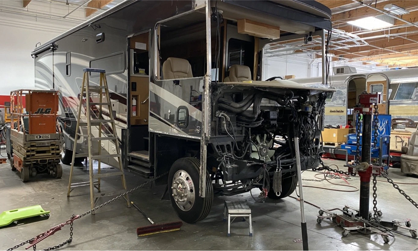 Forget Loisirs Vente Location Et Reparation Camping Car Sarthe 72 Carrosserie 2